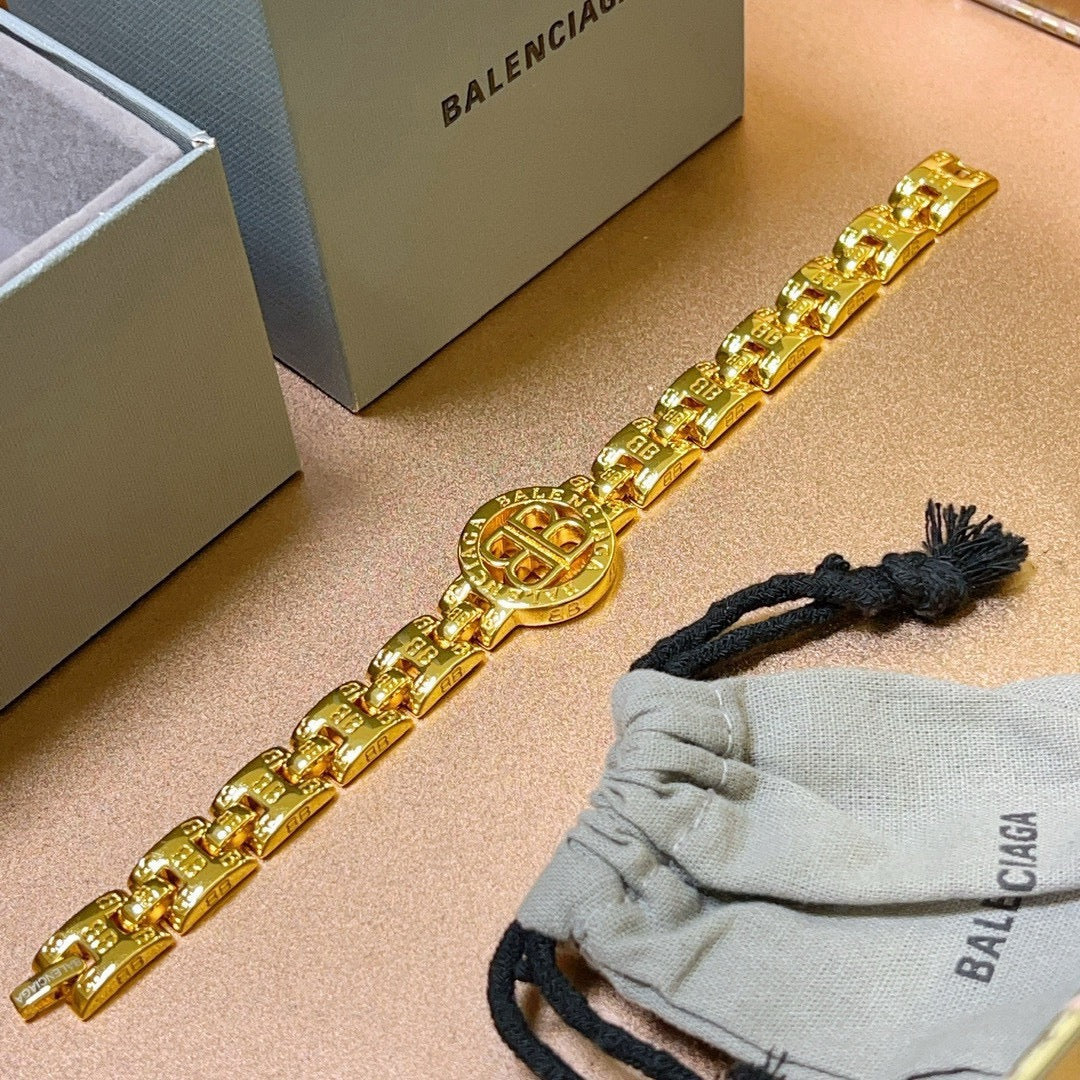 Martin Graham bracelet in polished metal-tone – detail view