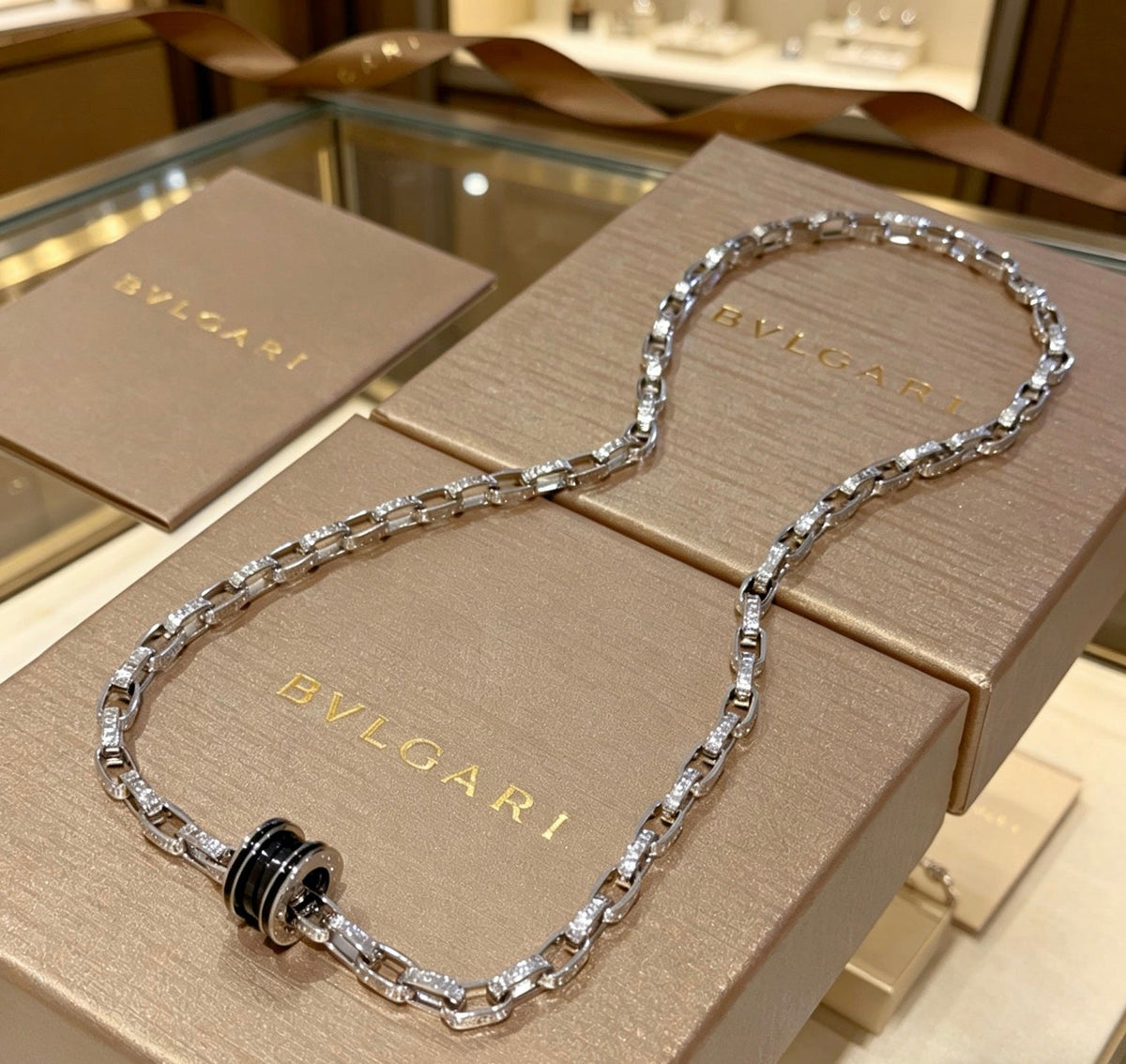 Martin Graham ring in polished metal-tone – close-up detail