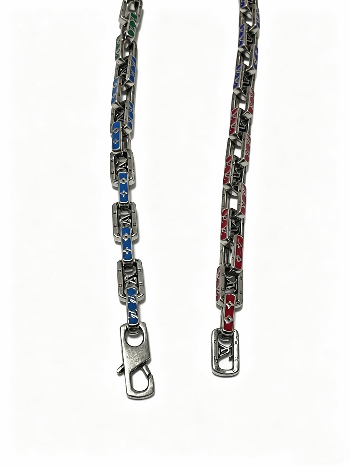 Martin Graham pendant necklace in polished metal-tone – side detail