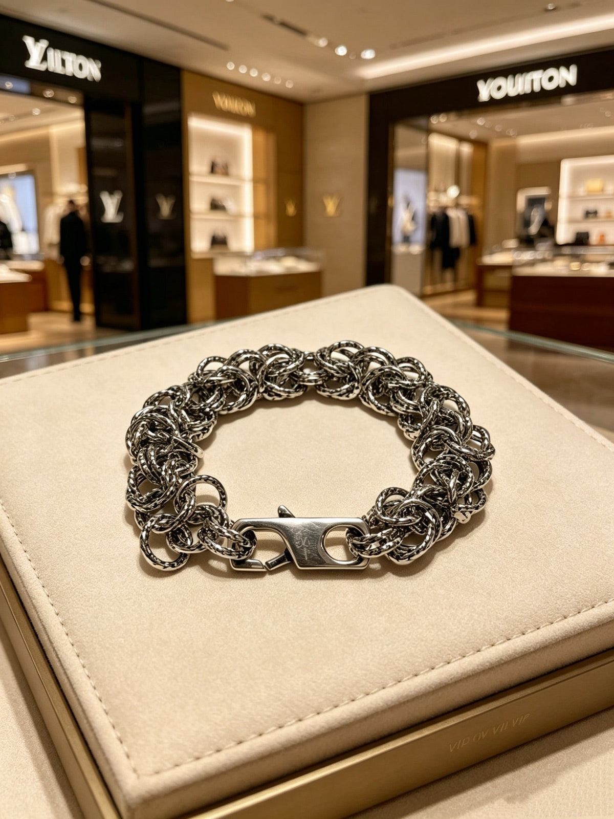 Martin Graham bracelet in polished metal-tone – side detail