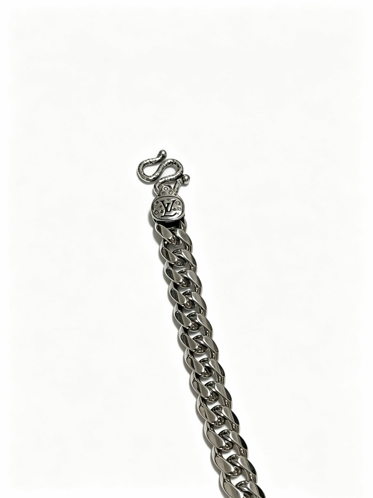 Martin Graham pendant necklace in polished metal-tone – side detail