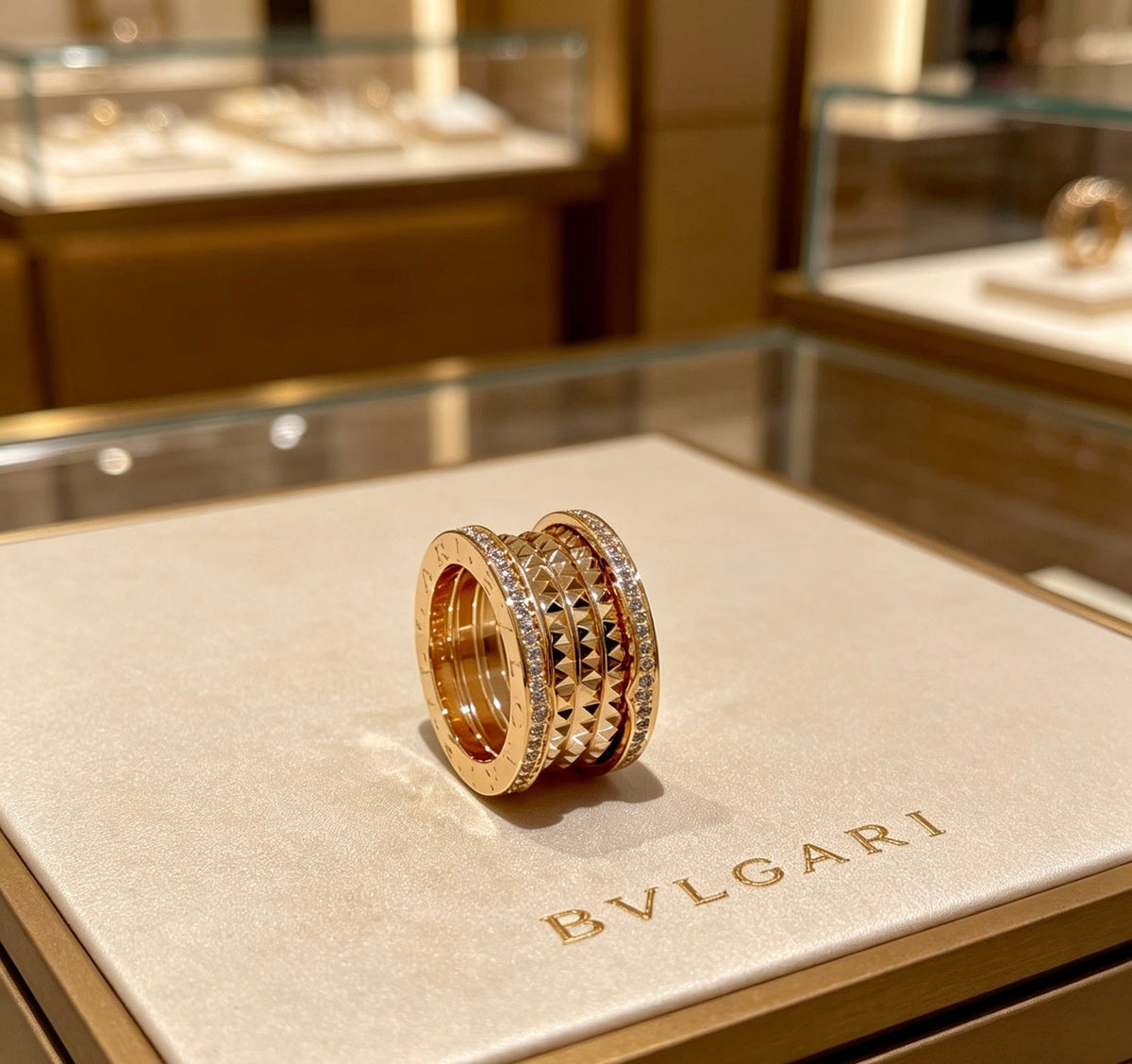 Martin Graham ring in polished metal-tone – side detail