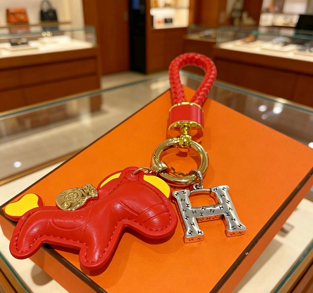 Martin Graham keychain in polished metal-tone – detail view