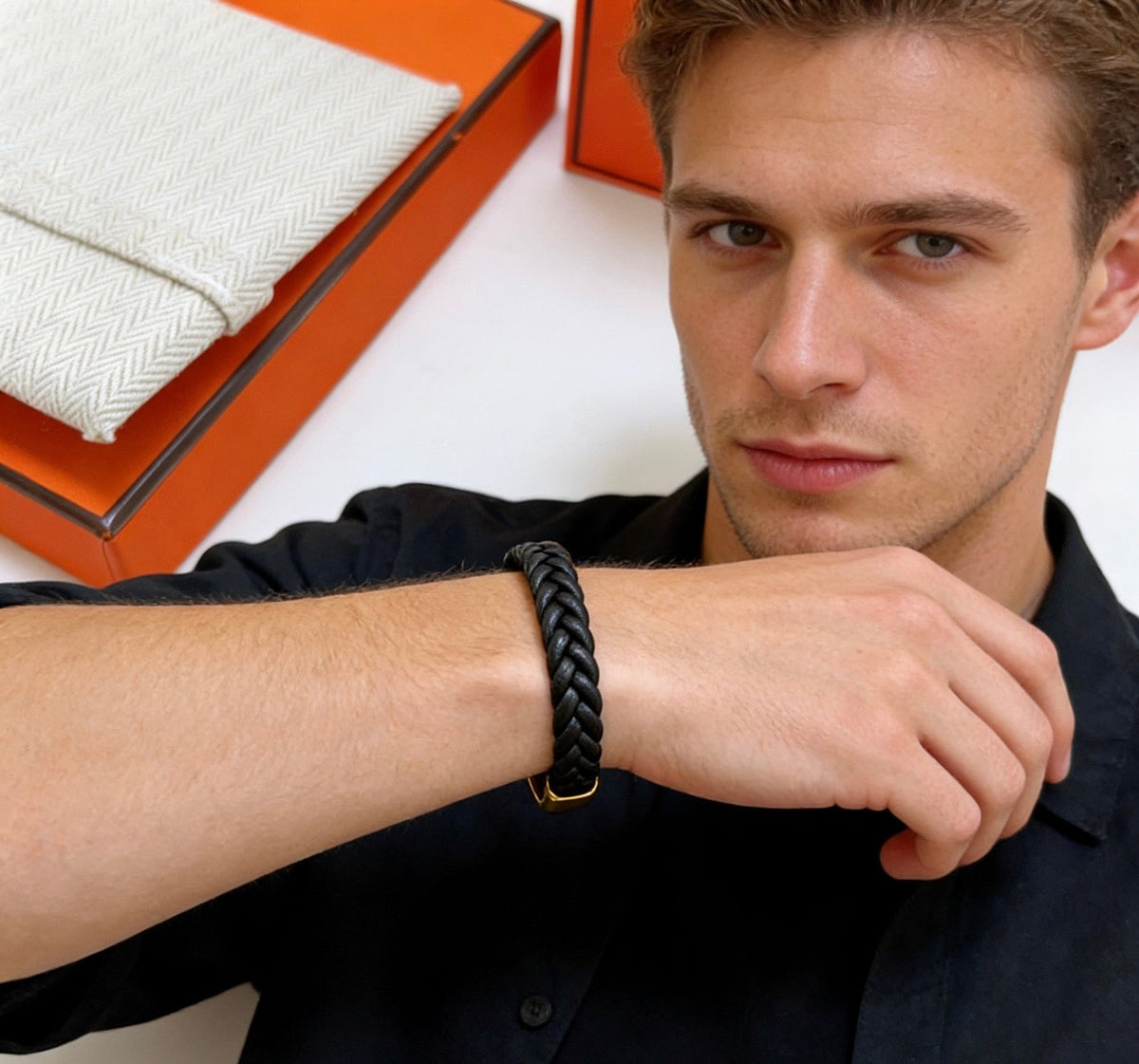 Martin Graham bangle in polished metal-tone – detail view