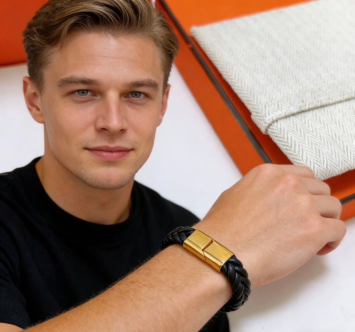 Martin Graham bangle in polished metal-tone – detail view