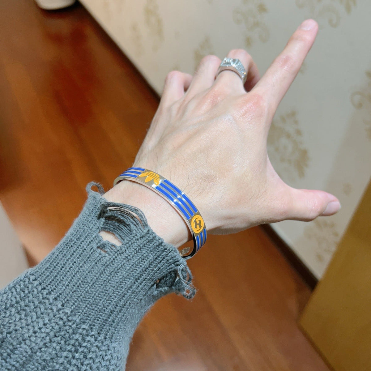 Martin Graham bangle in polished metal-tone – detail view