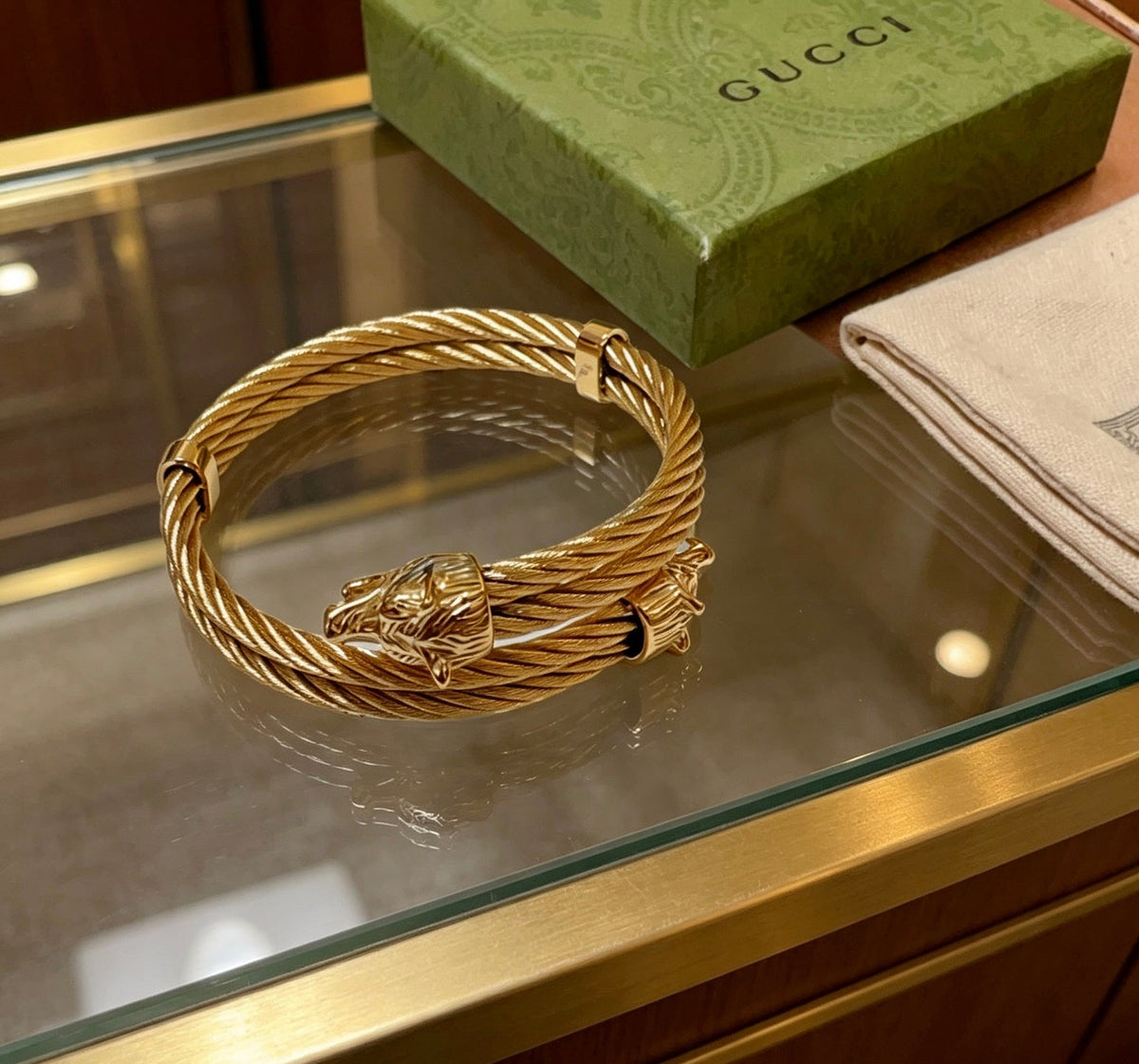 Martin Graham bangle in polished metal-tone – side detail