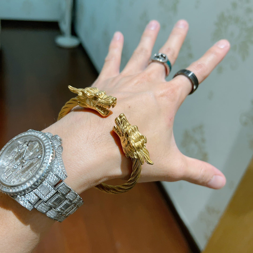 Martin Graham bangle in polished metal-tone – detail view
