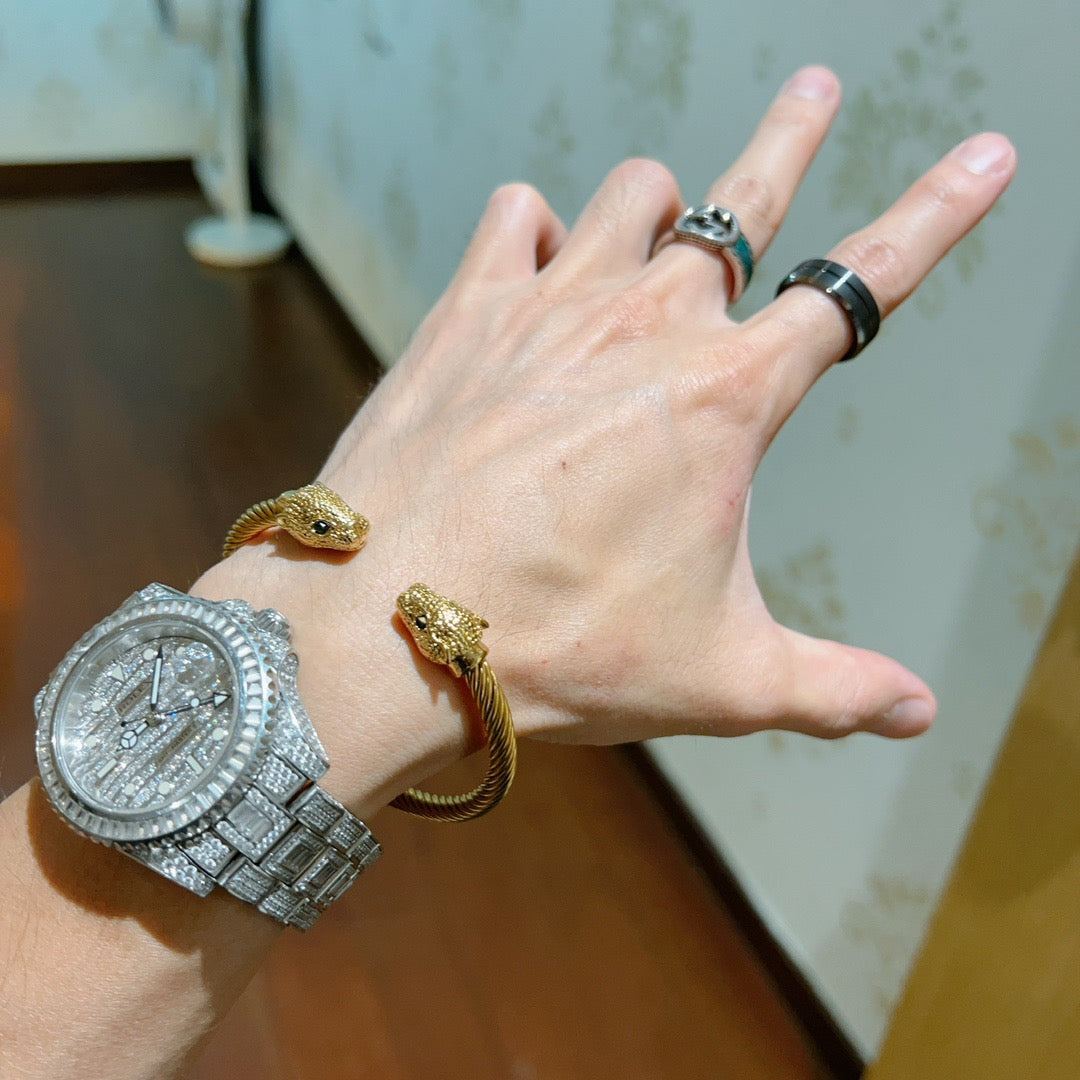 Martin Graham bangle in polished metal-tone – detail view