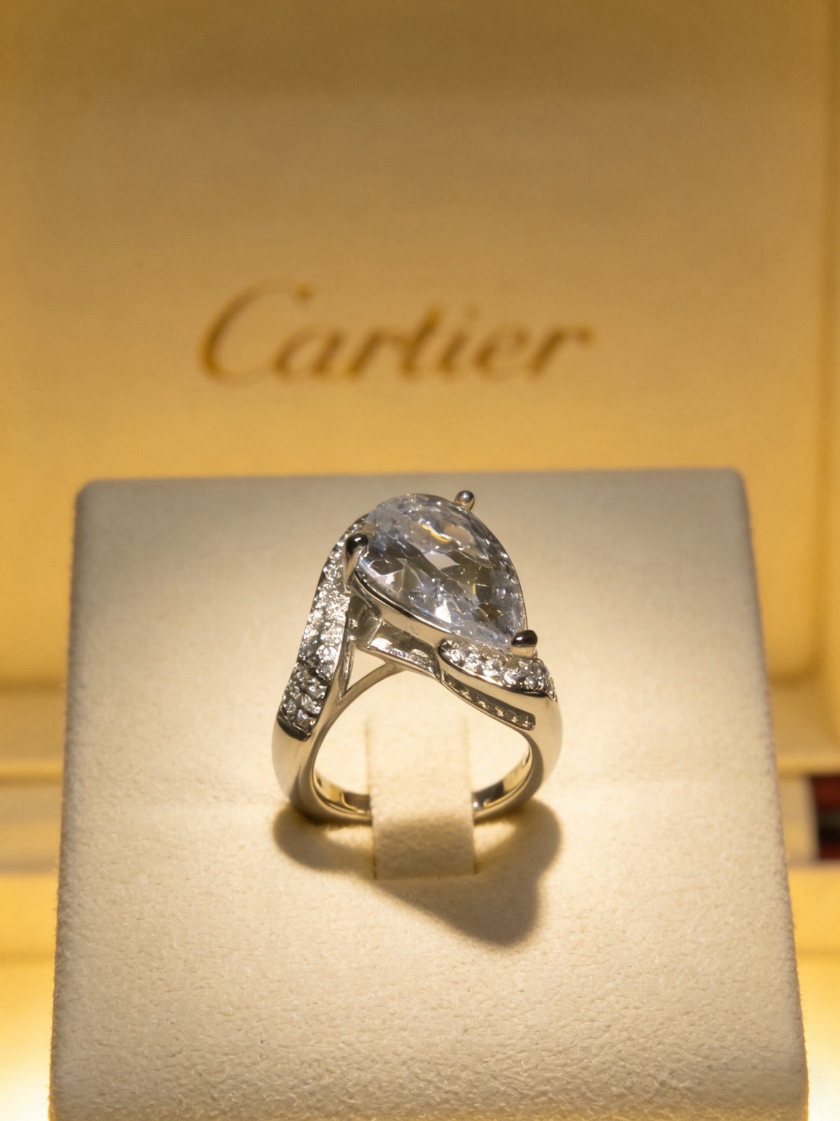 Martin Graham ring in polished metal-tone – detail view