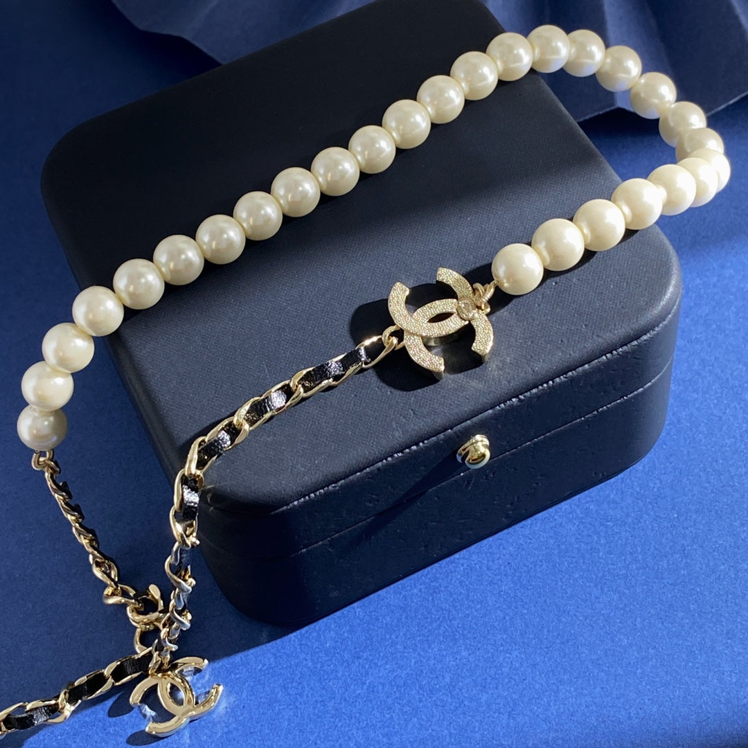 Martin Graham pendant necklace in polished metal-tone – detail view