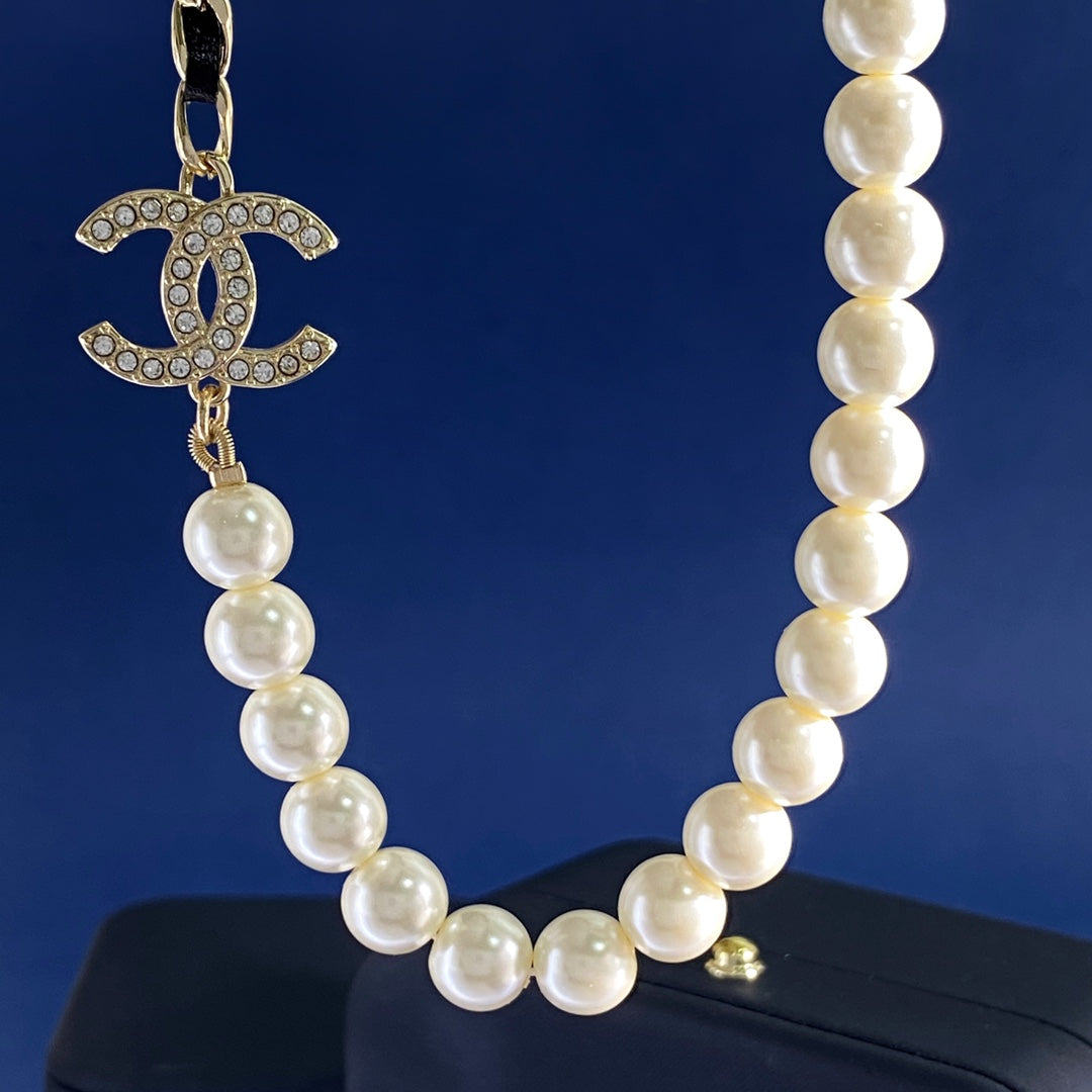Martin Graham pendant necklace in polished metal-tone – side detail