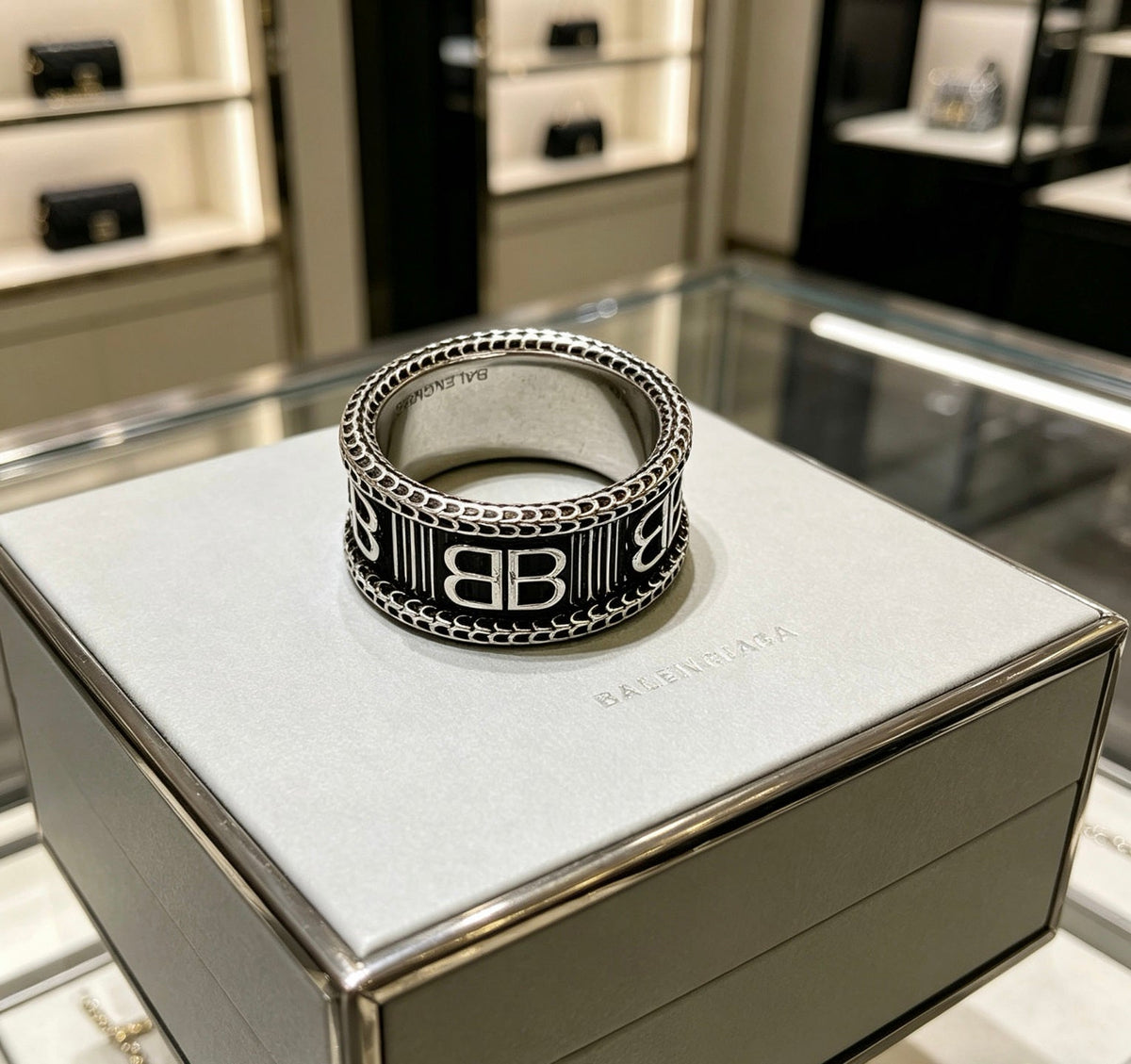 Martin Graham ring in polished metal-tone – close-up detail