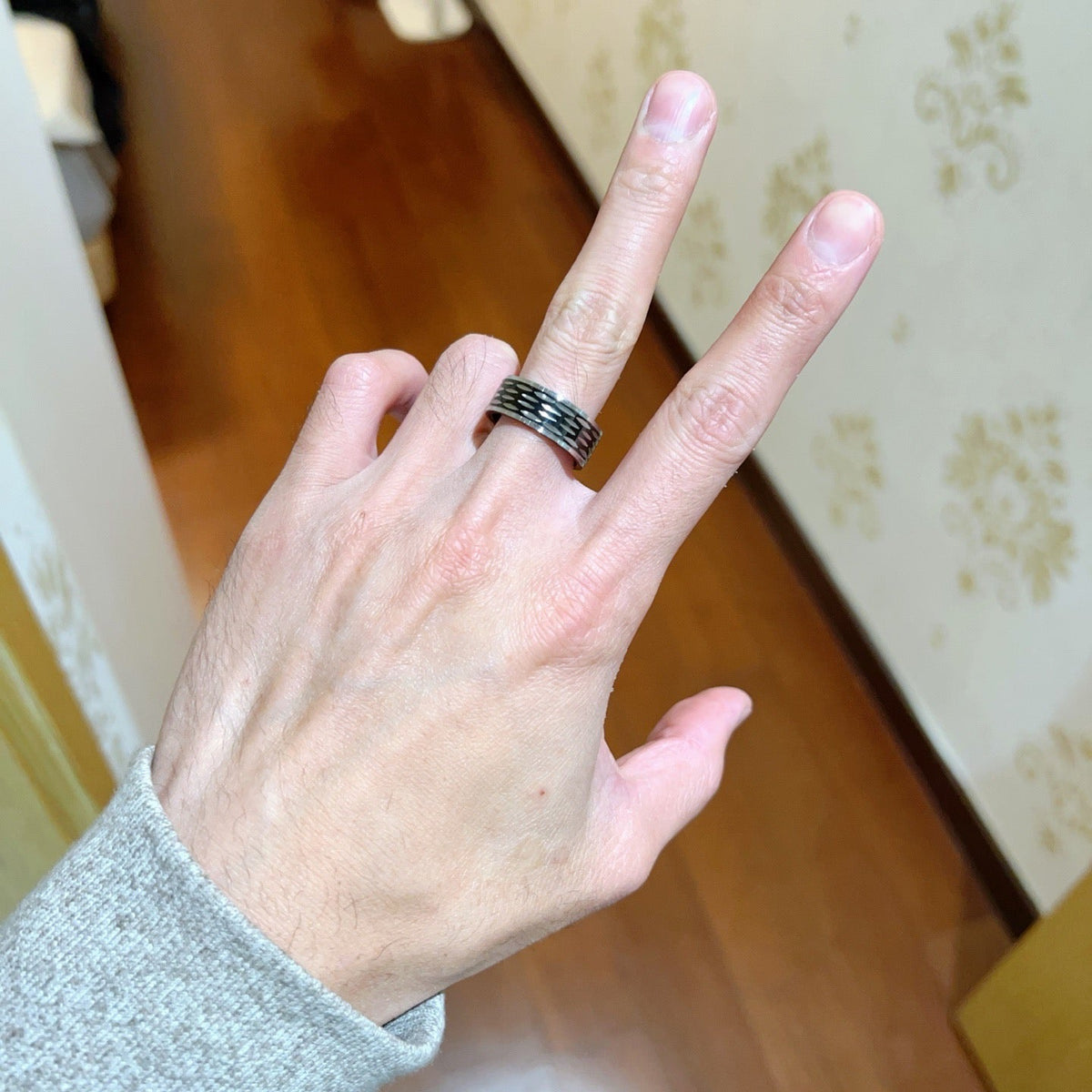 Martin Graham ring in polished metal-tone – detail view
