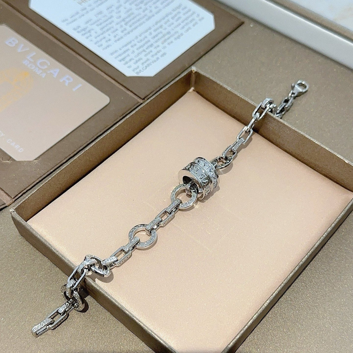 Martin Graham ring in polished metal-tone – side detail