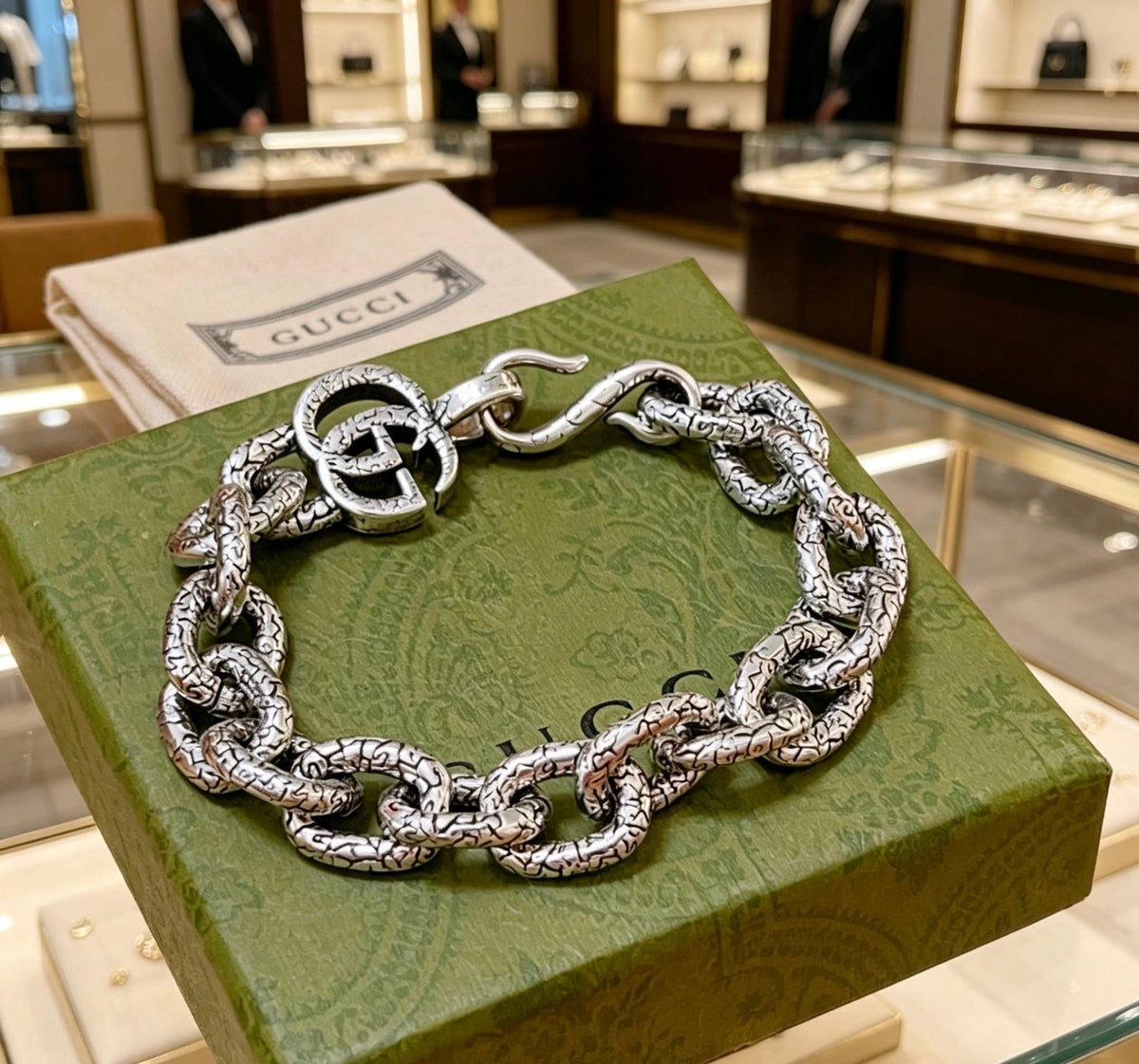 Martin Graham bracelet in polished metal-tone – side detail