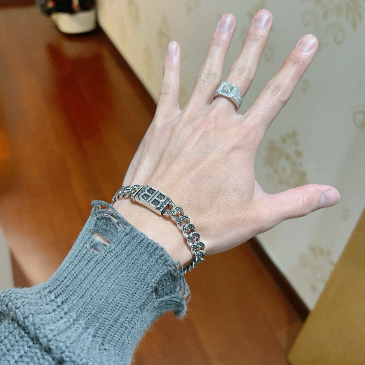 Martin Graham bracelet in polished metal-tone – detail view