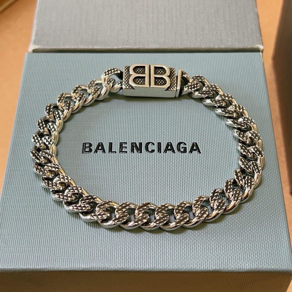 Martin Graham bracelet in polished metal-tone – detail view