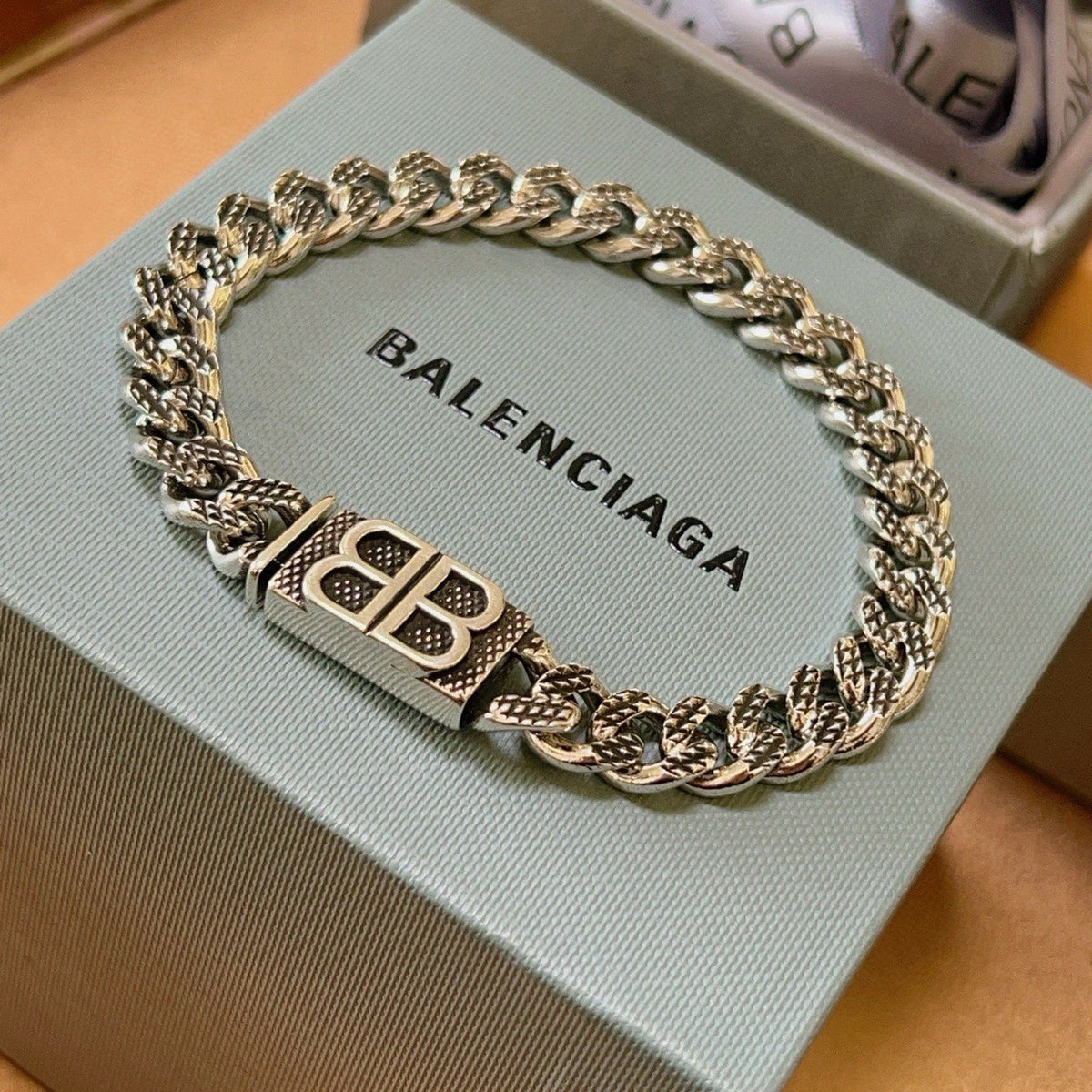 Martin Graham bracelet in polished metal-tone – close-up detail
