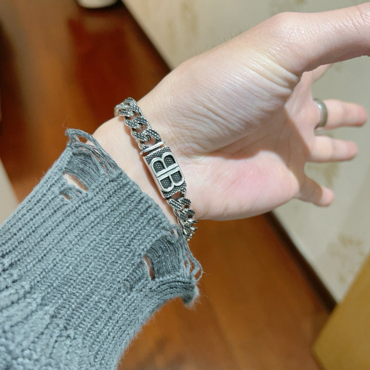 Martin Graham bracelet in polished metal-tone – side detail
