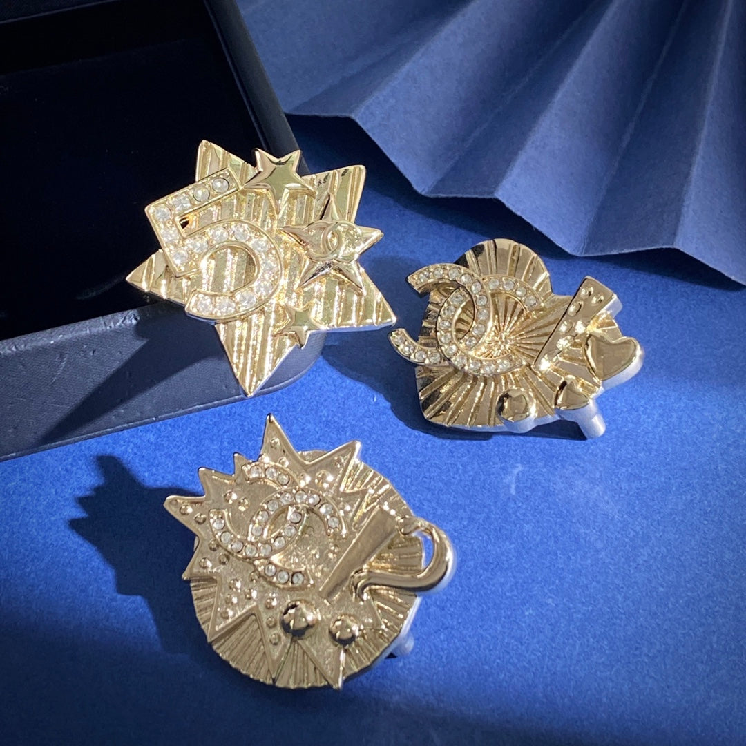 Martin Graham brooch in polished metal-tone – side detail