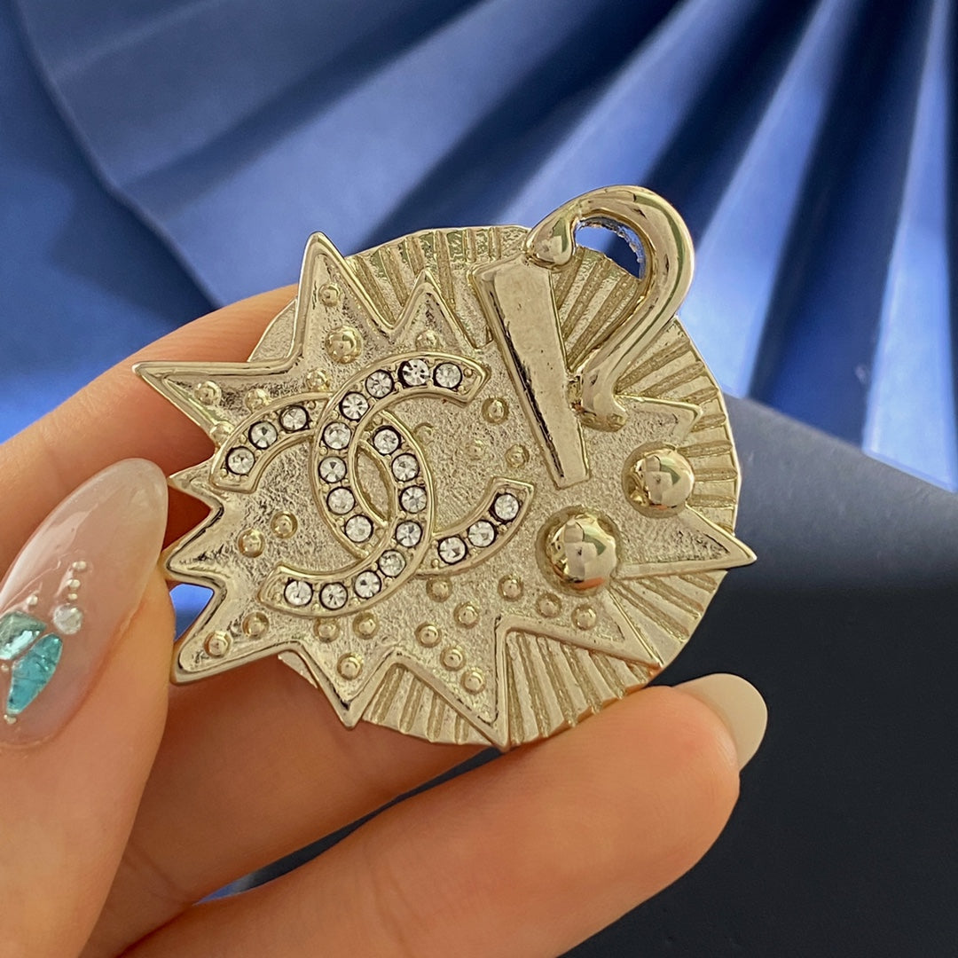 Martin Graham brooch in polished metal-tone – main product view