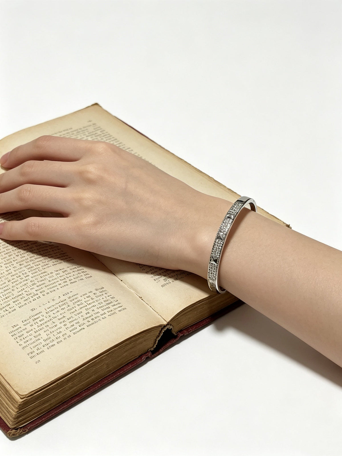 Martin Graham bracelet in polished metal-tone – side detail