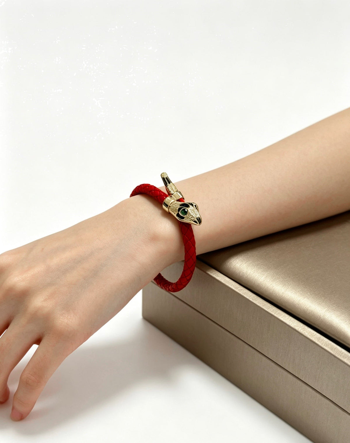 Martin Graham bracelet in polished metal-tone – close-up detail
