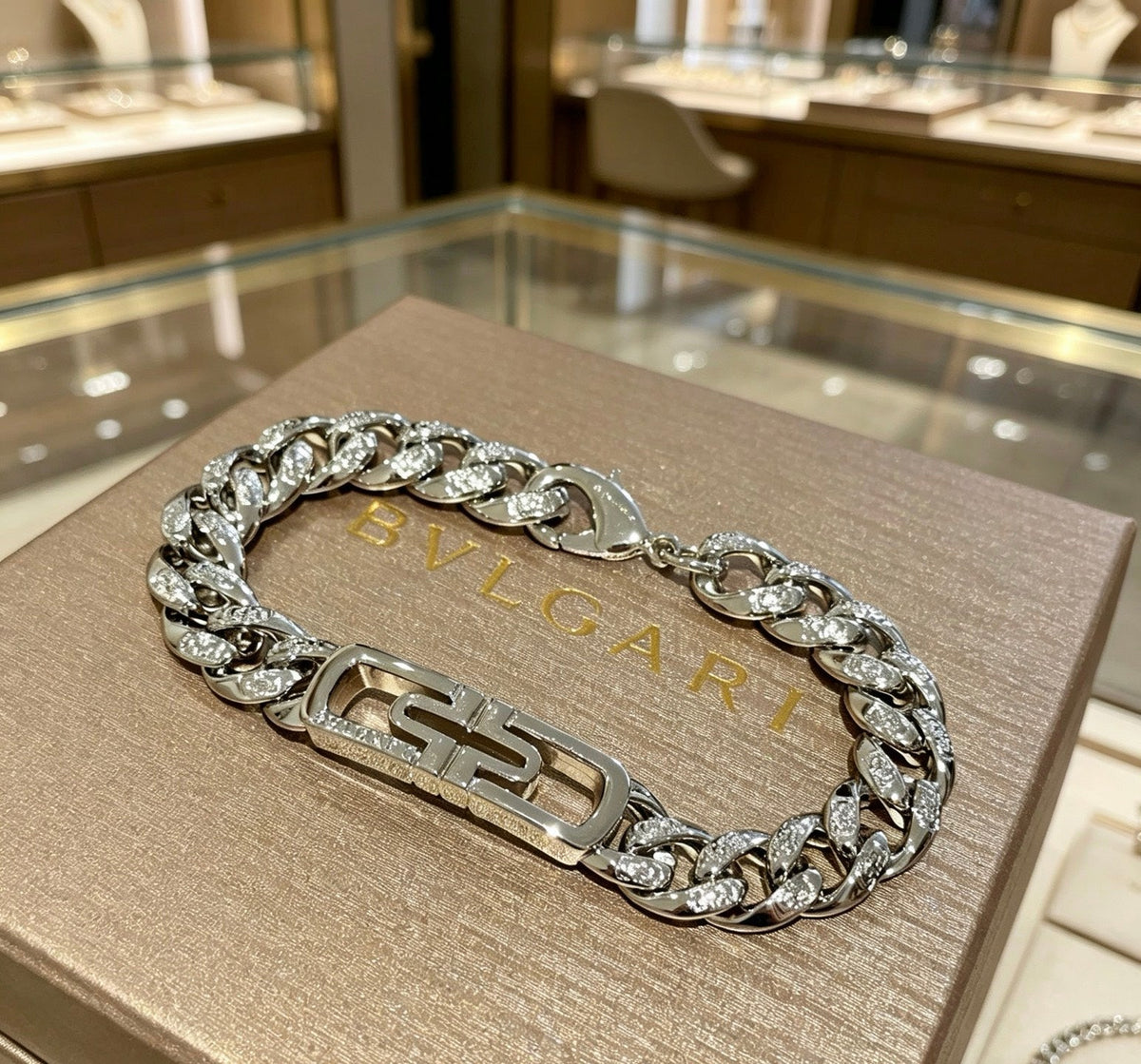 Martin Graham ring in polished metal-tone – detail view