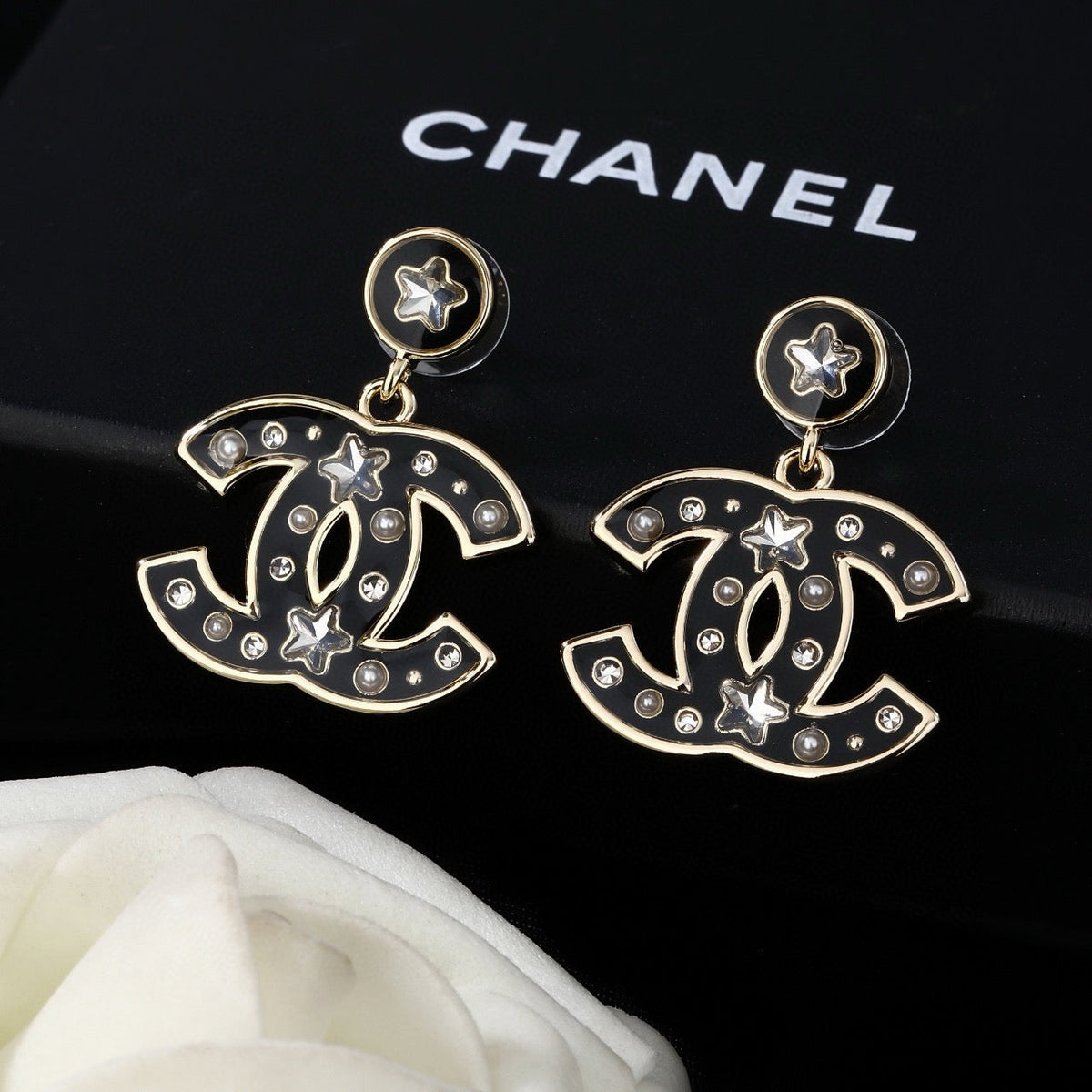 Martin Graham earrings in polished metal-tone – side detail