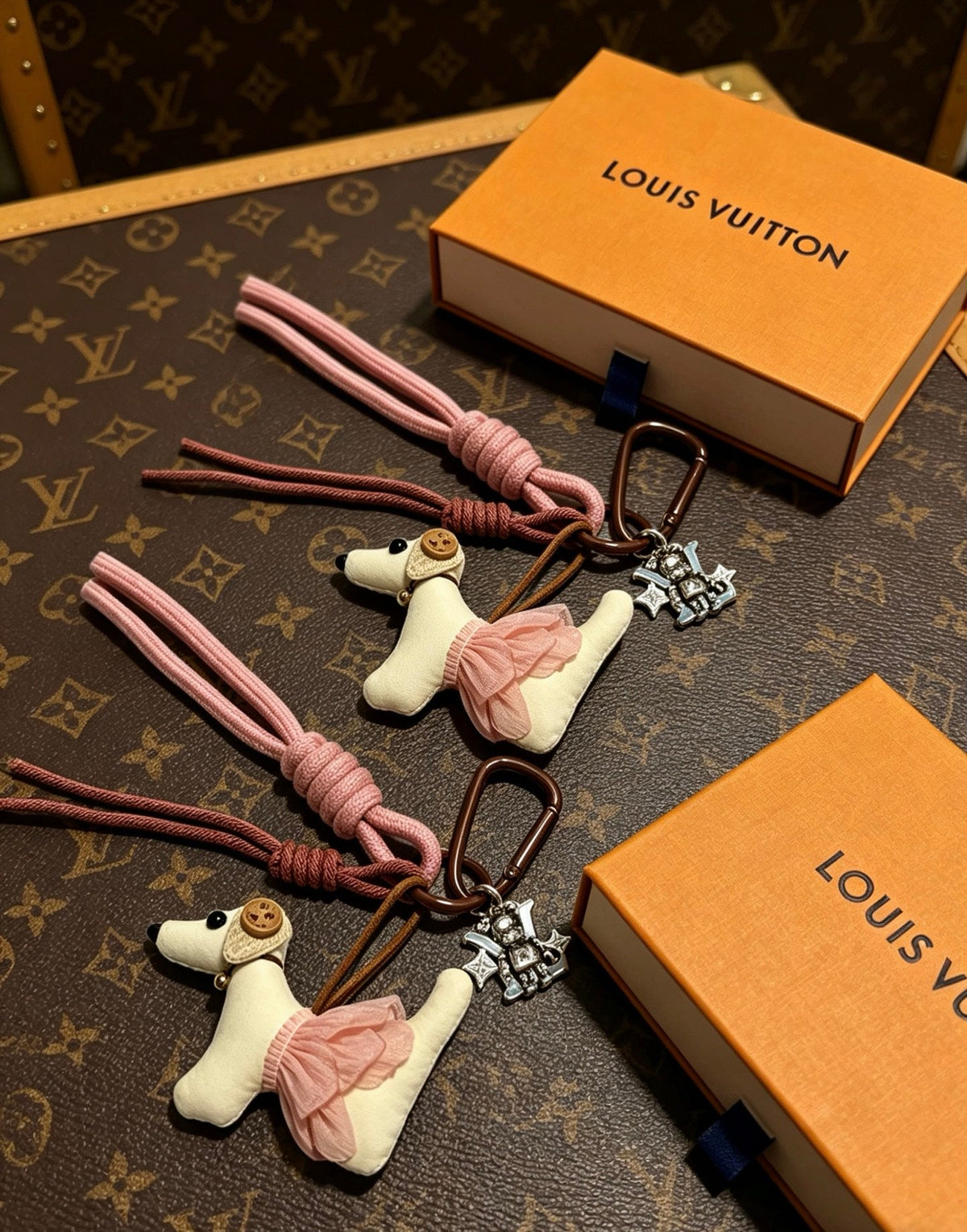 Martin Graham keychain in polished metal-tone – detail view