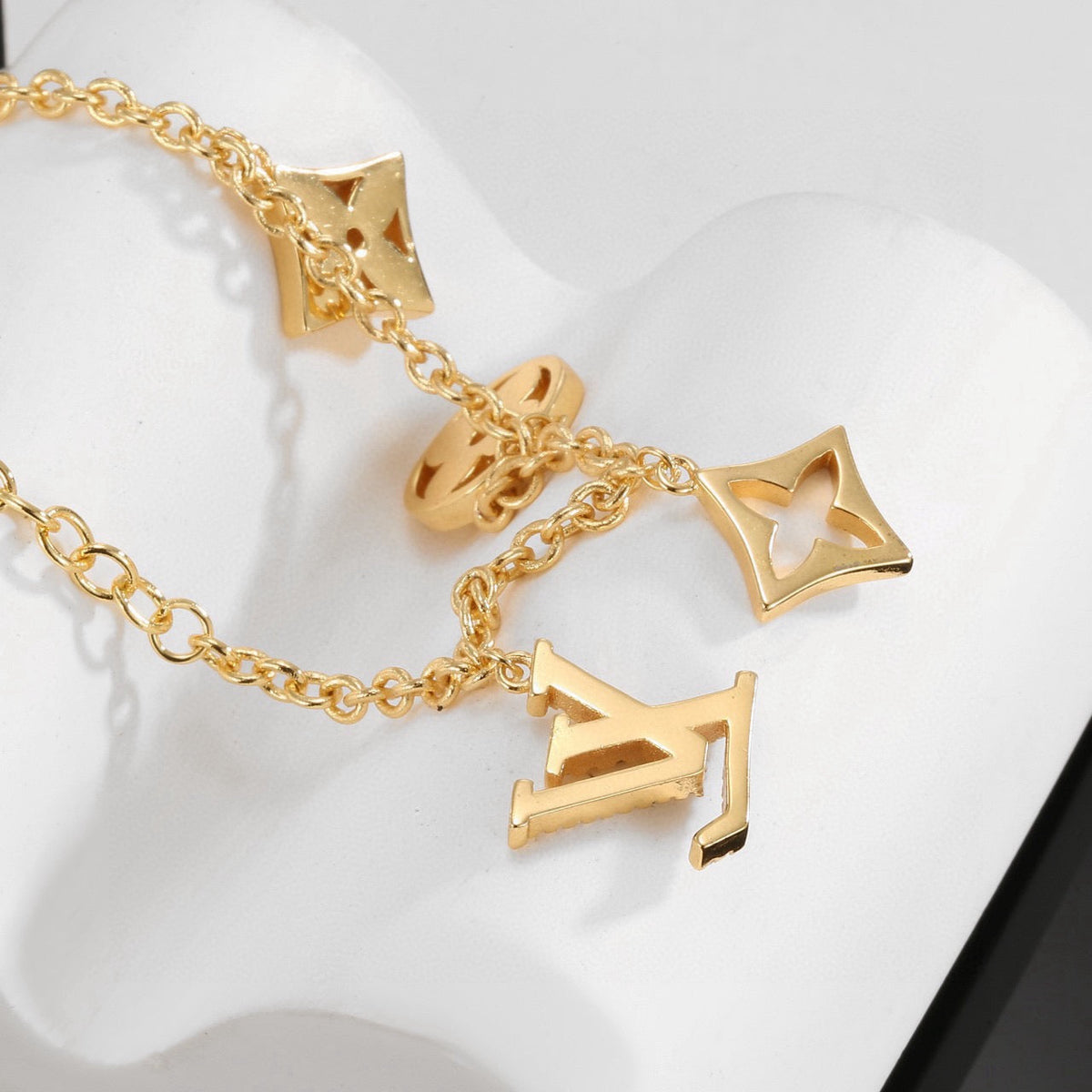 Martin Graham bracelet in polished metal-tone – detail view