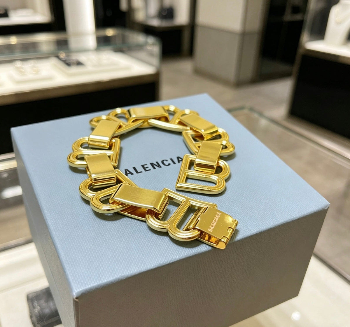 Martin Graham bracelet in polished metal-tone – close-up detail