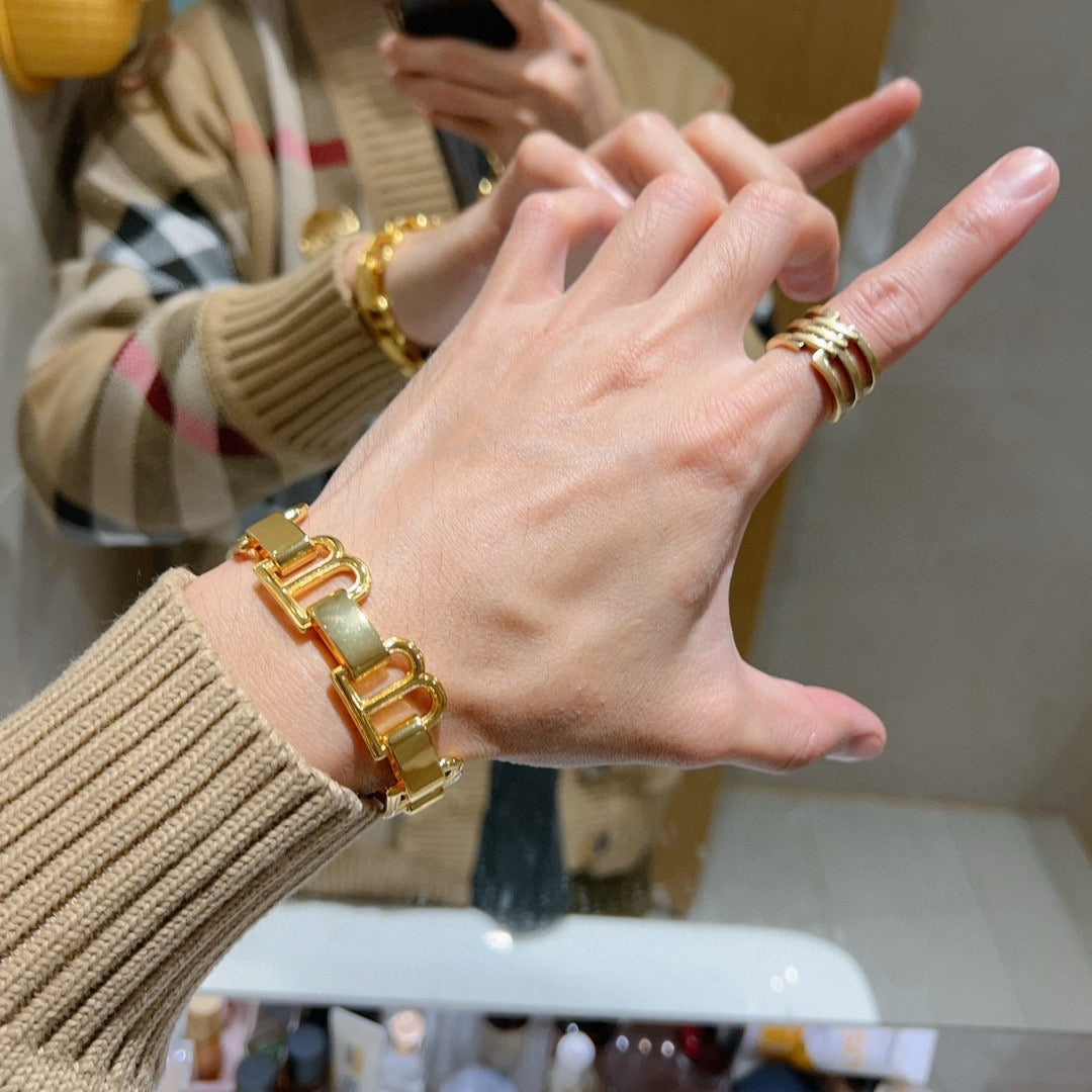 Martin Graham bracelet in polished metal-tone – side detail