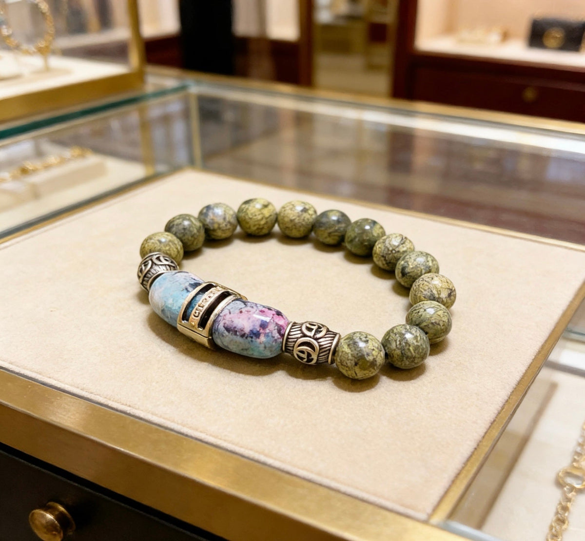 Martin Graham bracelet in polished metal-tone – close-up detail
