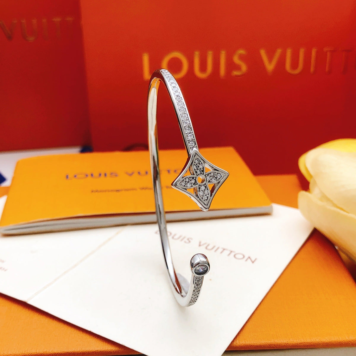 Martin Graham bangle in polished metal-tone – detail view
