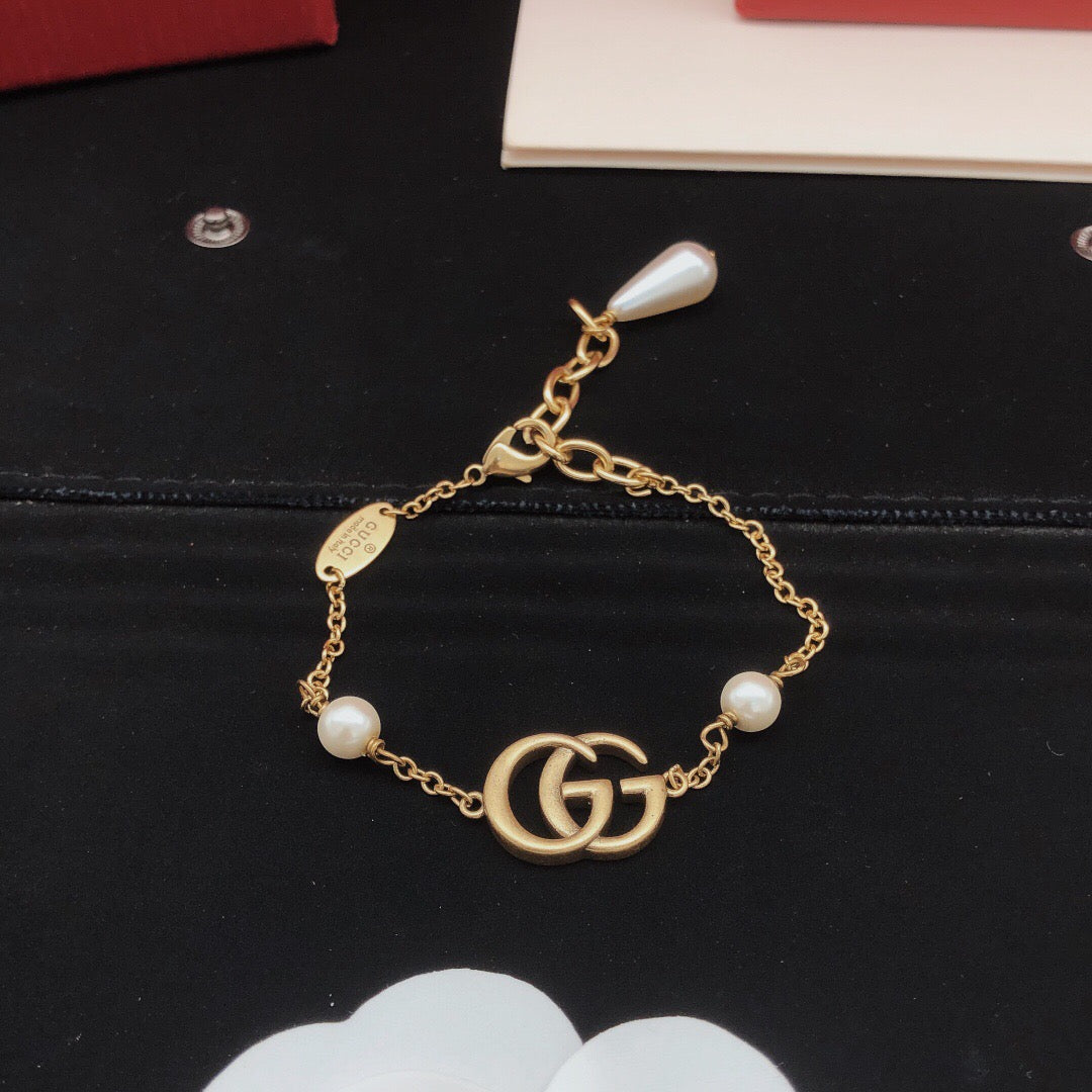 Martin Graham bracelet in polished metal-tone – close-up detail