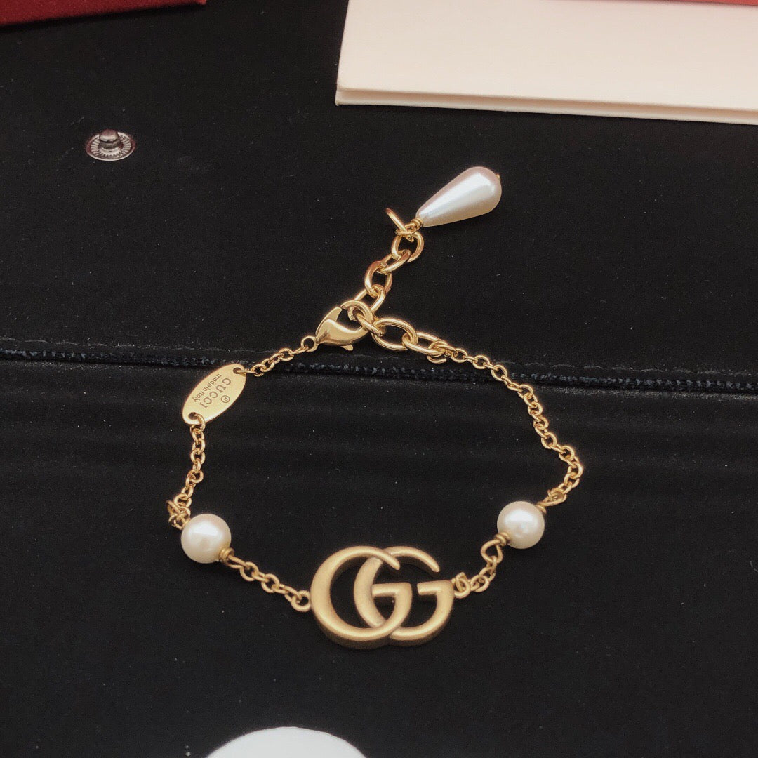 Martin Graham bracelet in polished metal-tone – side detail