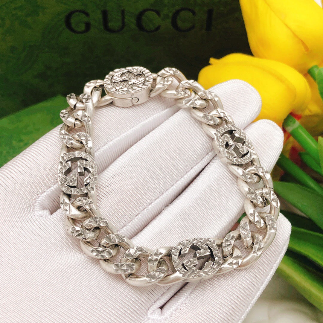 Martin Graham bracelet in polished metal-tone – detail view