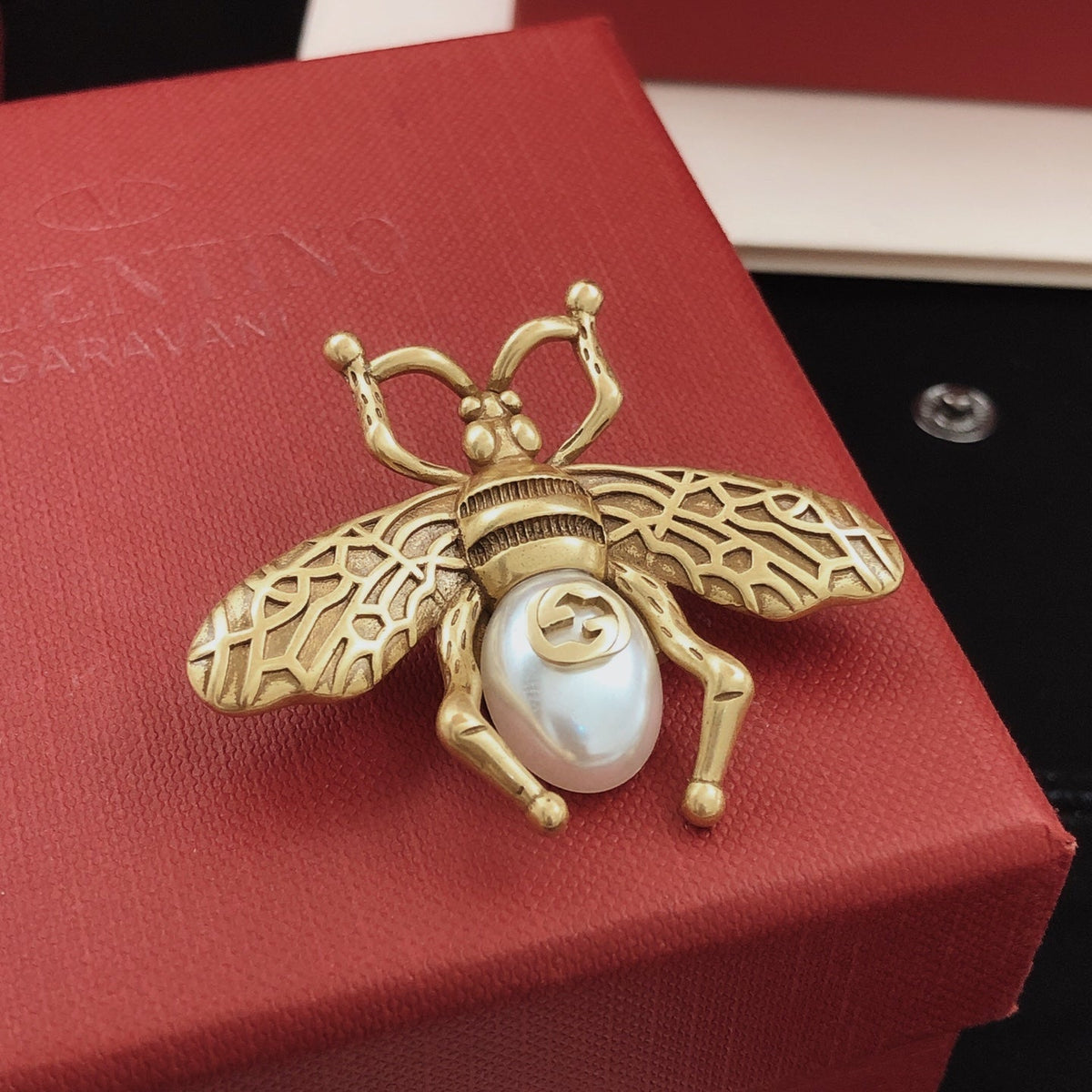 Martin Graham brooch in polished metal-tone – side detail