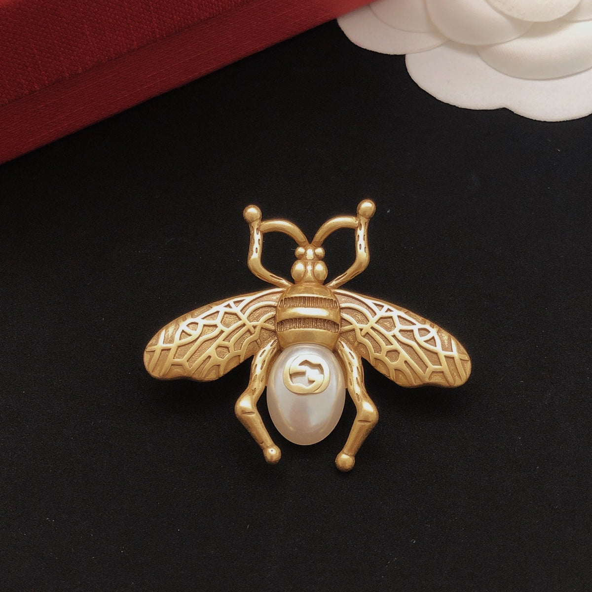 Martin Graham brooch in polished metal-tone – detail view