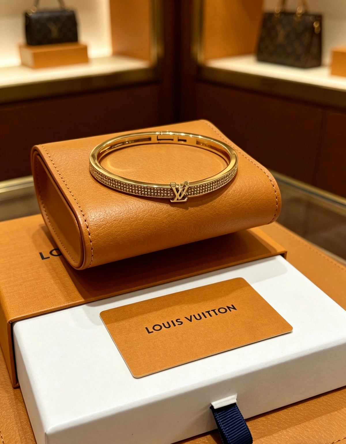 Martin Graham bangle in polished metal-tone – detail view