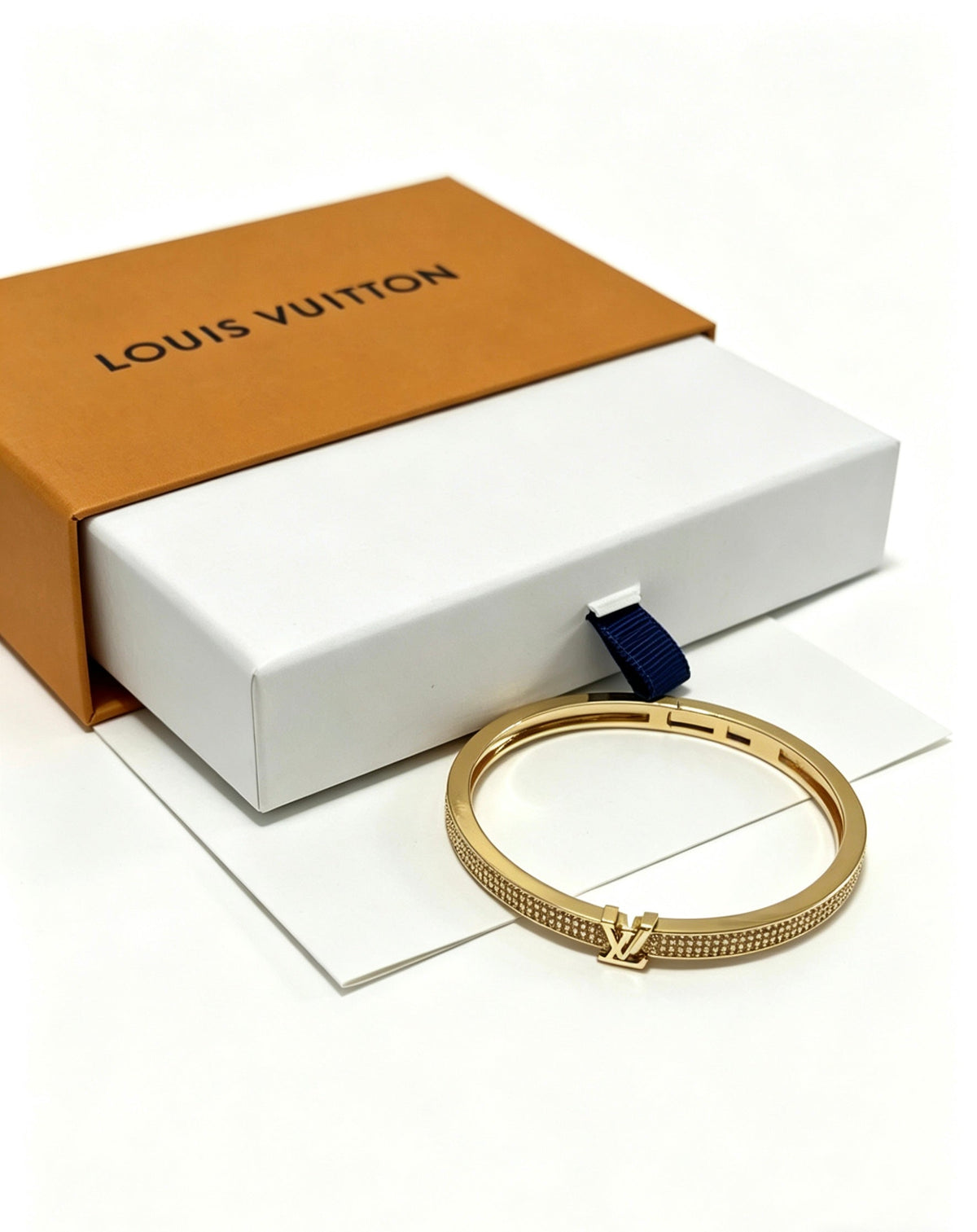 Martin Graham bangle in polished metal-tone – detail view