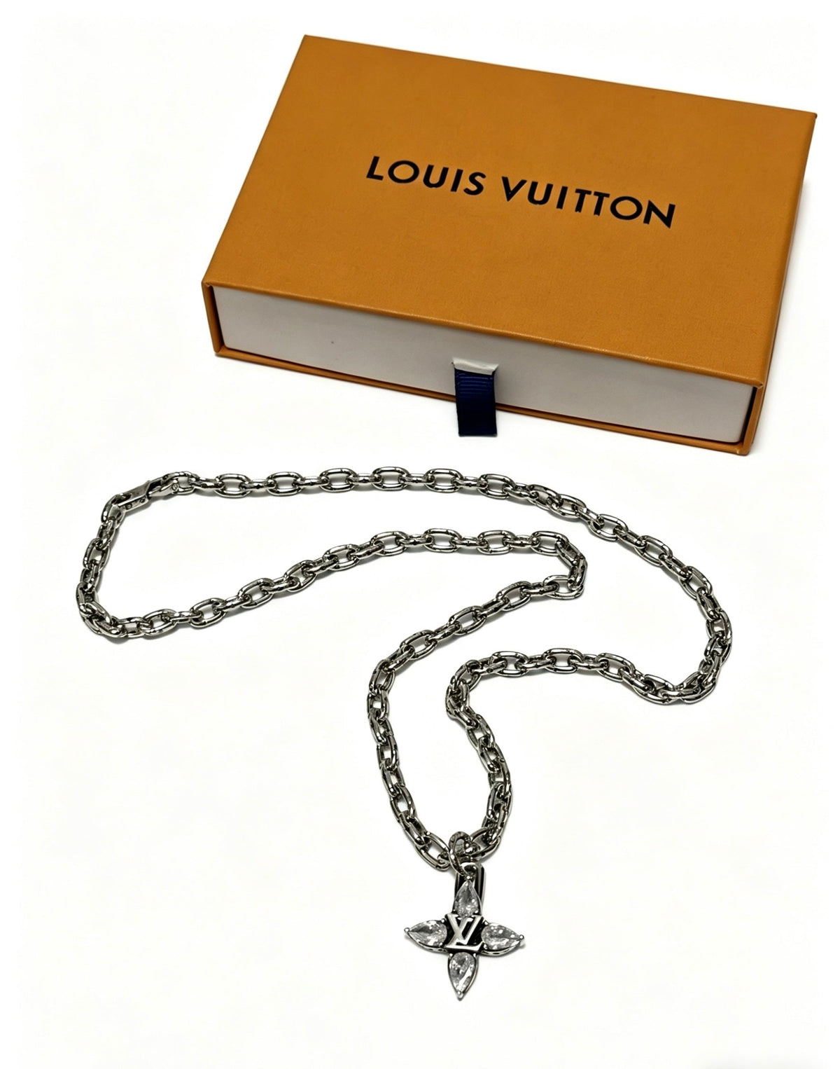 Martin Graham pendant necklace in polished metal-tone – detail view