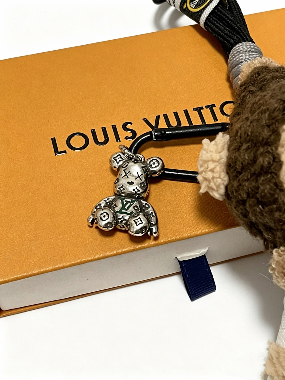 Martin Graham keychain in polished metal-tone – detail view