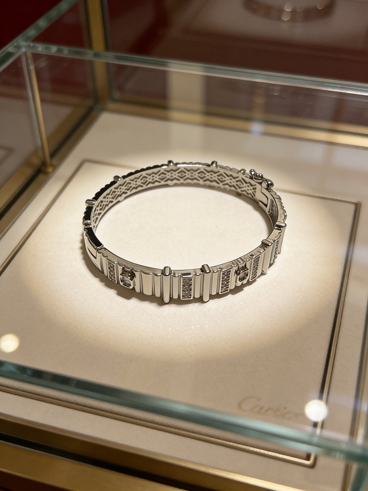 Martin Graham bracelet in polished metal-tone – close-up detail