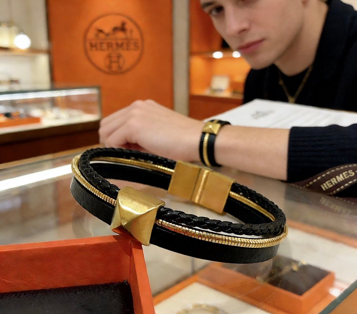 Martin Graham bangle in polished metal-tone – side detail