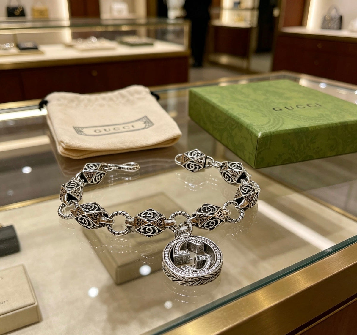 Martin Graham bracelet in polished metal-tone – detail view