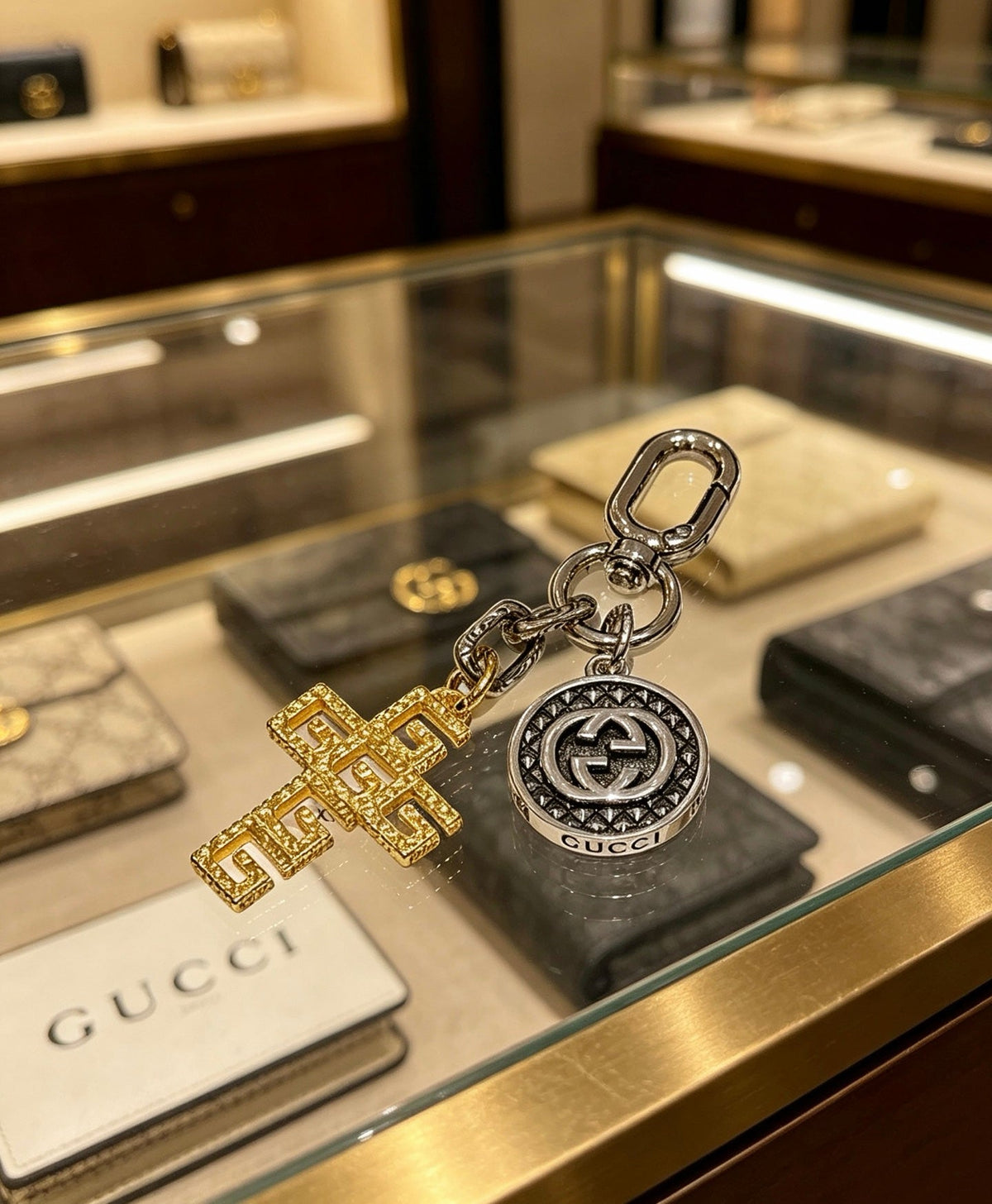 Martin Graham keychain in polished metal-tone – side detail