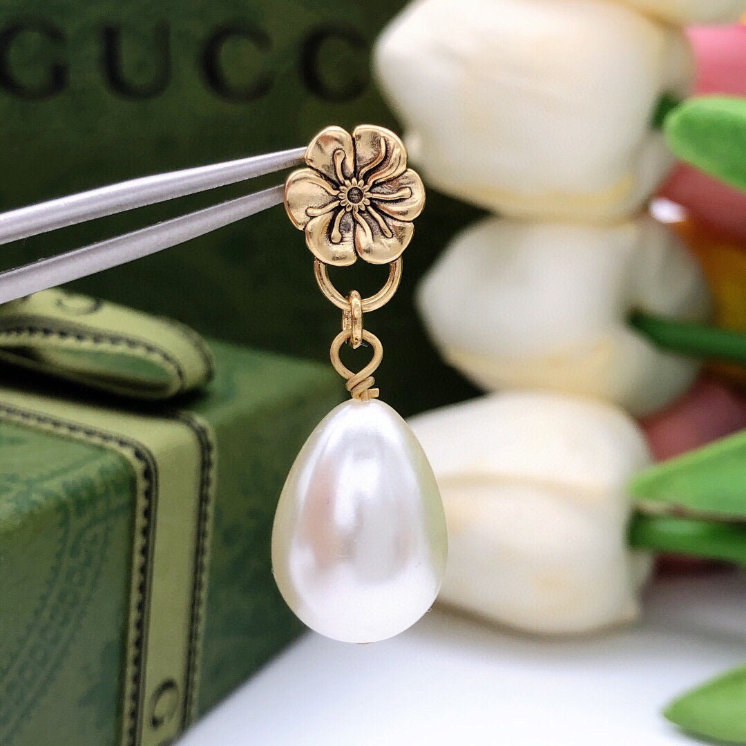 Martin Graham earrings in polished metal-tone – detail view